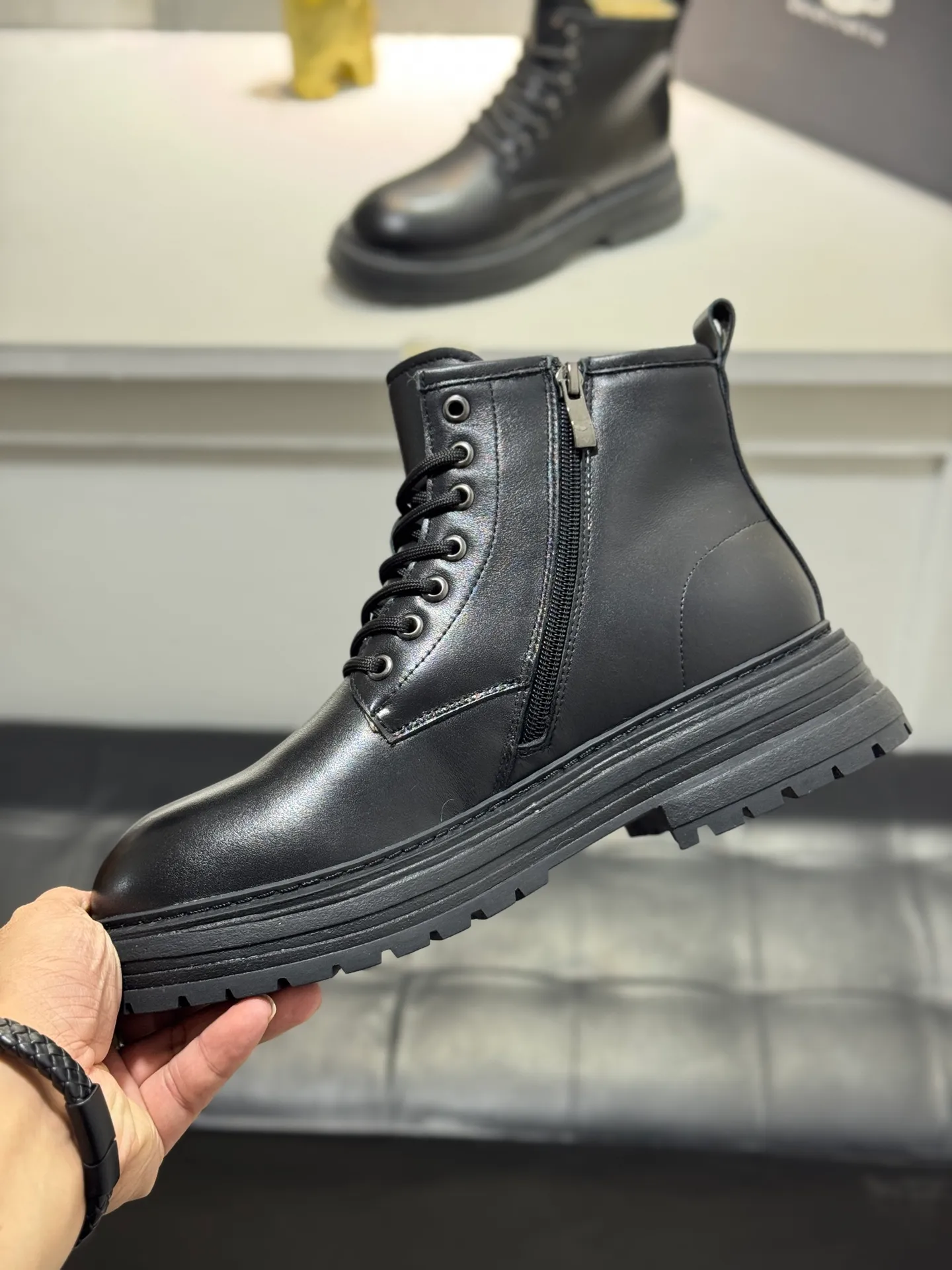 Men's men's shoes 💰660 [New style] 🦥🦥UGG - high-end quality 🔥Australian imported wool 🔥Full fur original single entry and exit counter without pressure, let you feel no replacement 💏The upper is made of first-layer cowhide 'all original Australian wool' Strict men's boots thick wool can be distinguished by the naked eye 💓Real wool keeps warm and does not smell like feet, warms the whole winter ✨Carefully crafted for those who know the goods🔥Size: 38-44 (45 customized